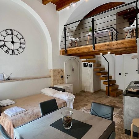 Ground Stone Apartment Бари Екстериор снимка