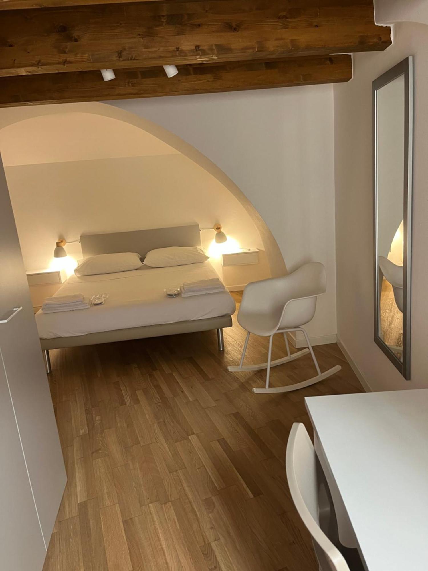 Ground Stone Apartment Бари Екстериор снимка