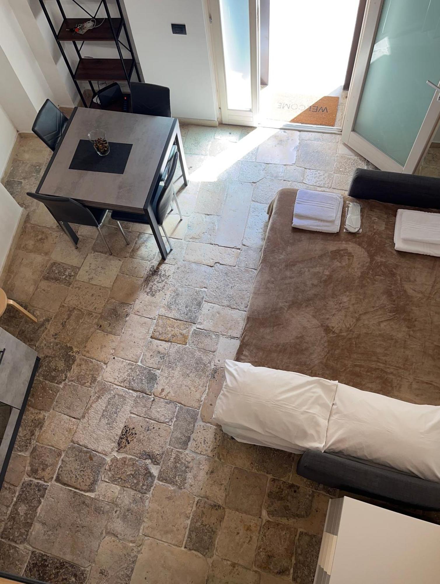 Ground Stone Apartment Бари Екстериор снимка