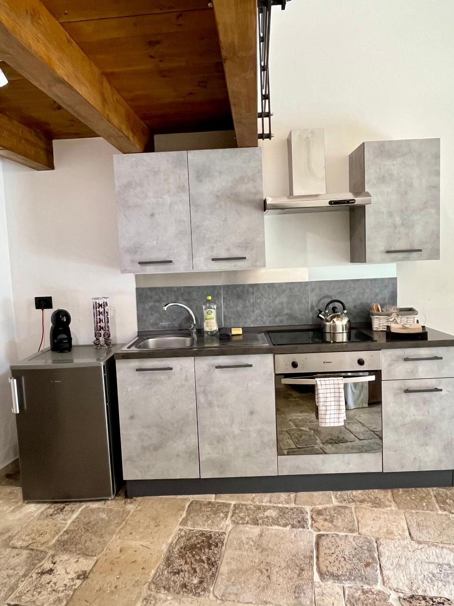 Ground Stone Apartment Бари Екстериор снимка